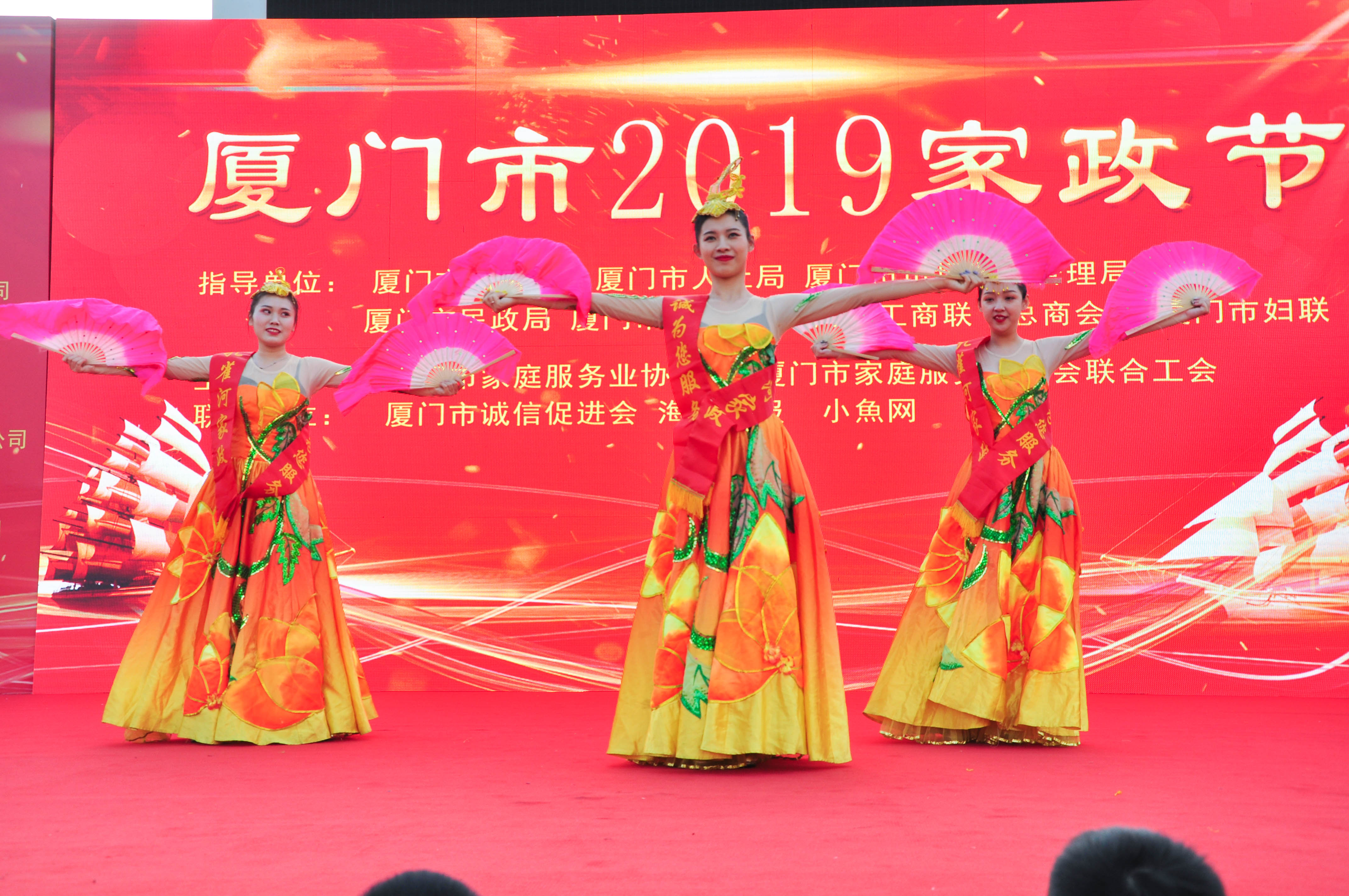 �g��Ц�Z(y��)��һ����ʮ�˰���ˇ�R�ψ�(ch��ng)������ȸ�������B�T(m��n)�е����ü�����(ji��)