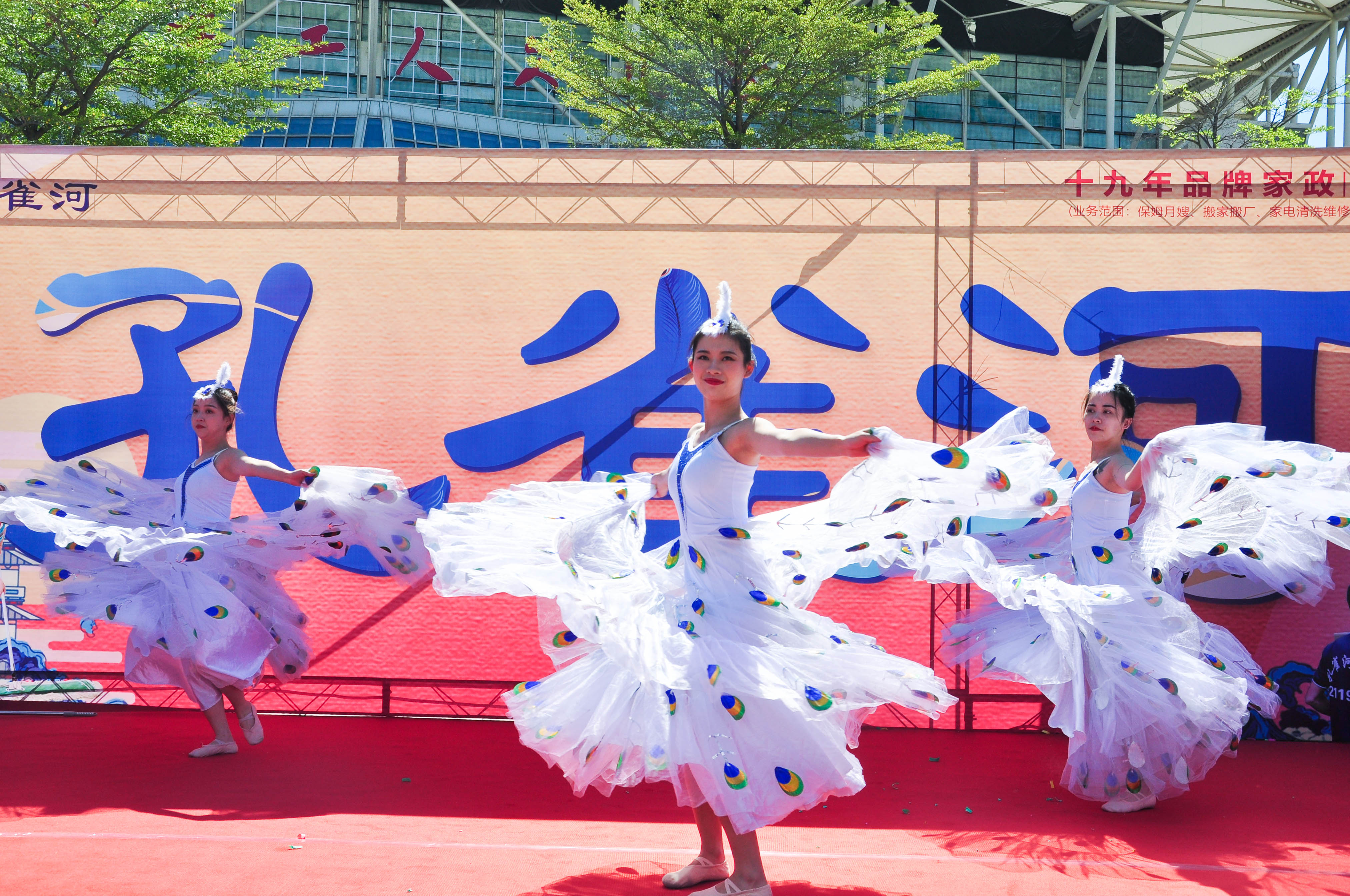 �g��Ц�Z(y��)��һ����ʮ�˰���ˇ�R�ψ�(ch��ng)������ȸ�������B�T(m��n)�е����ü�����(ji��)