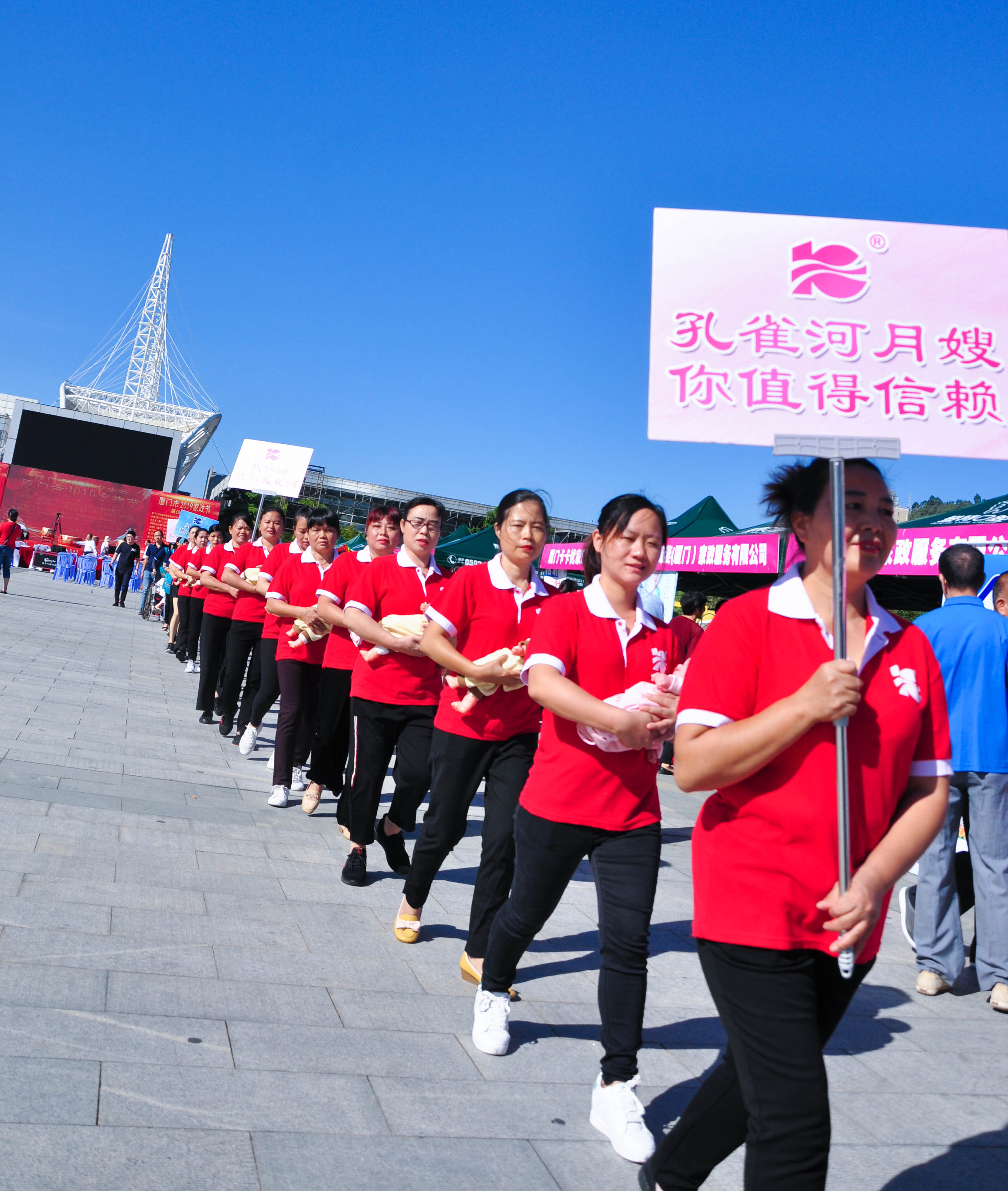 �g��Ц�Z(y��)��һ����ʮ�˰���ˇ�R�ψ�(ch��ng)������ȸ�������B�T(m��n)�е����ü�����(ji��)