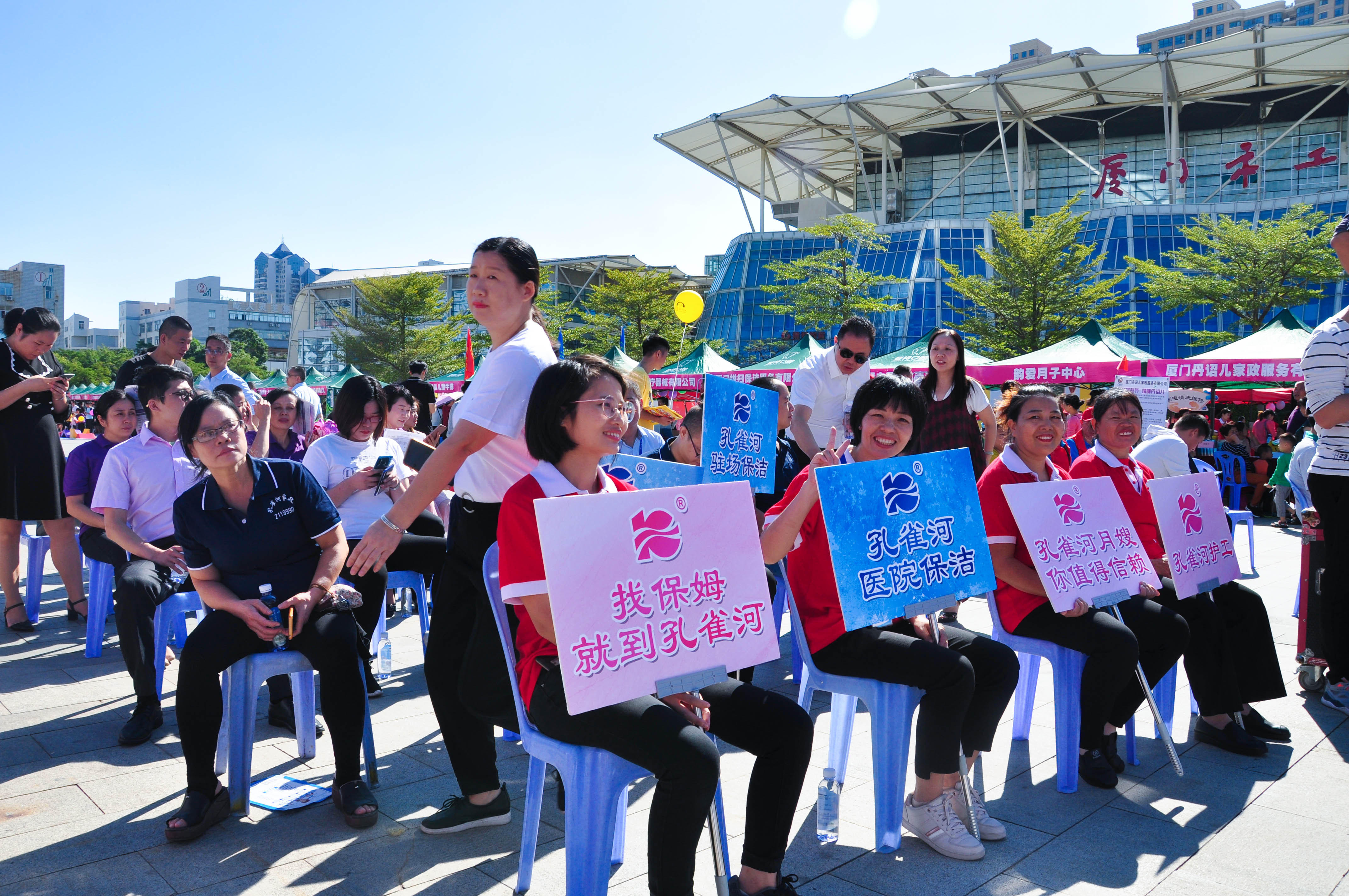 �g��Ц�Z(y��)��һ����ʮ�˰���ˇ�R�ψ�(ch��ng)������ȸ�������B�T(m��n)�е����ü�����(ji��)