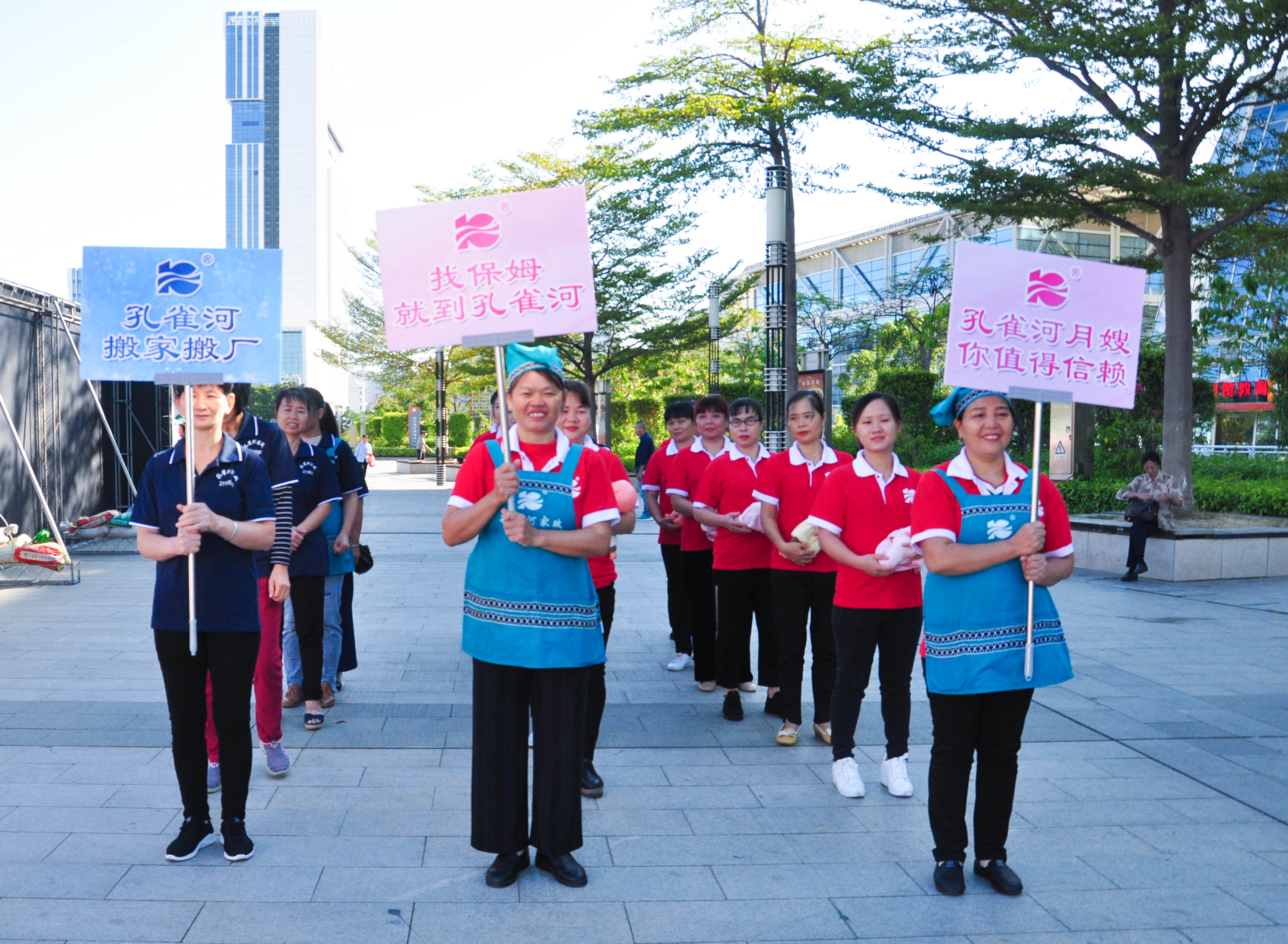 �g��Ц�Z(y��)��һ�ã�ʮ�˰���ˇ�R�ψ�(ch��ng)������ȸ�������B�T(m��n)�е����ü�����(ji��)